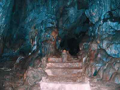 Тысячеголовая пещера, Крым