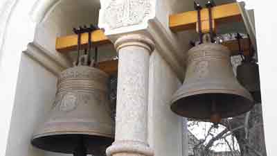 Колокола в парке Ливадийского дворца