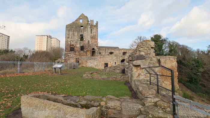 Ravenscraig Castle earliest artillery forts in Scotland