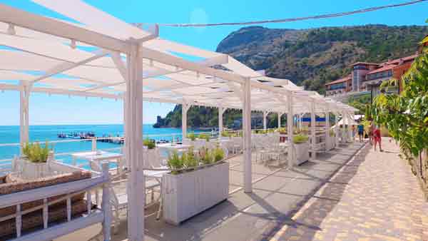 Место отдыха на пляже в Крыму