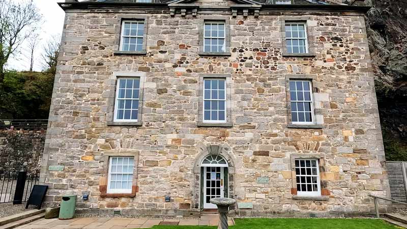 Дом Губернатора (Governor's House) в замке Дамбартон, построенный в XVIII веке, где сейчас находится музей