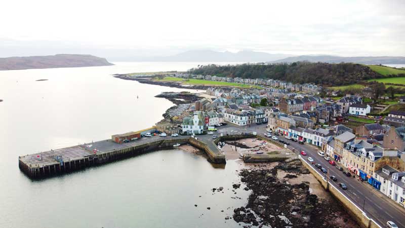 Большой пирс в городе Миллпорт, Шотландии.