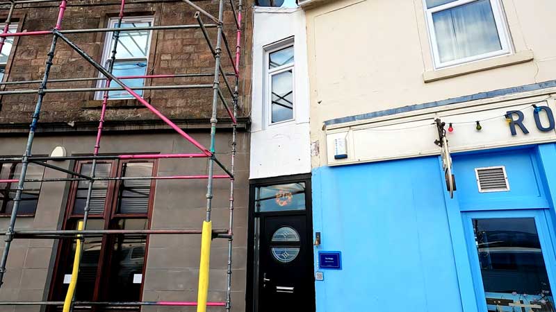 Самый узкий дом в мире The Wedge в Миллпорте, вид на фасад